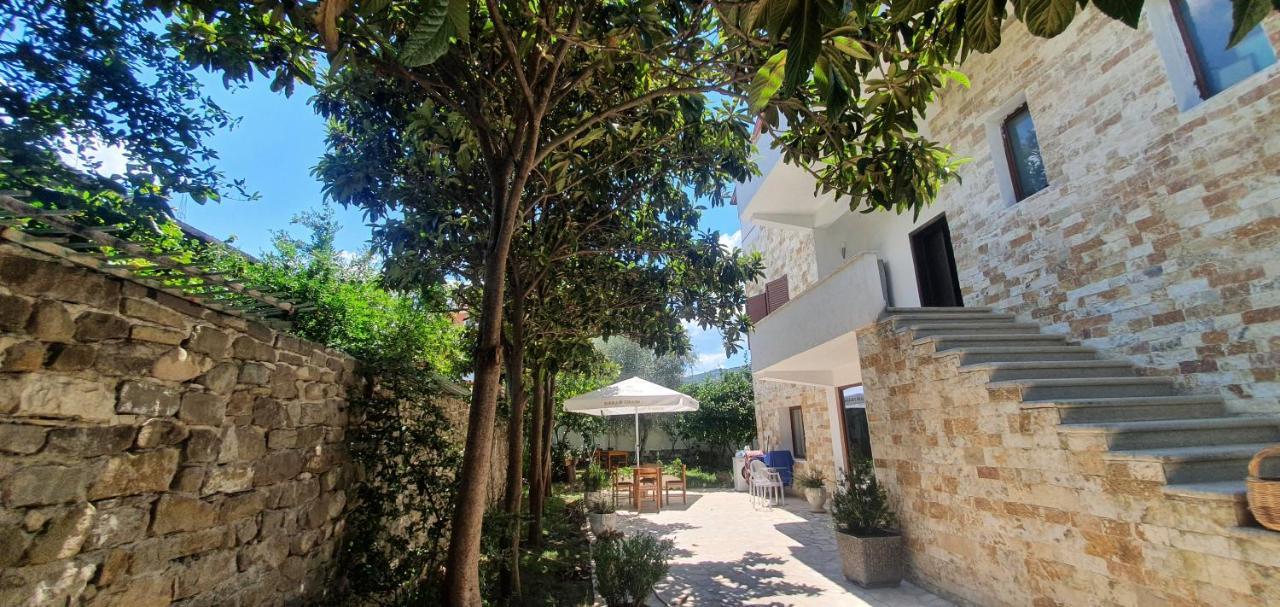 Xho'S Forest Guest House Berat Exterior photo